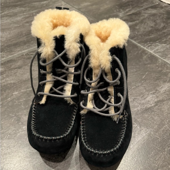 Ugg Chickadee style boot - Picture 1 of 4